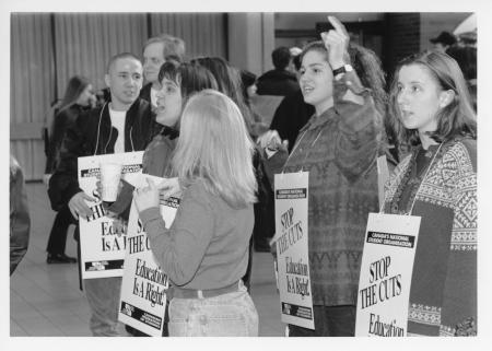 Students-protest-fed-cutting